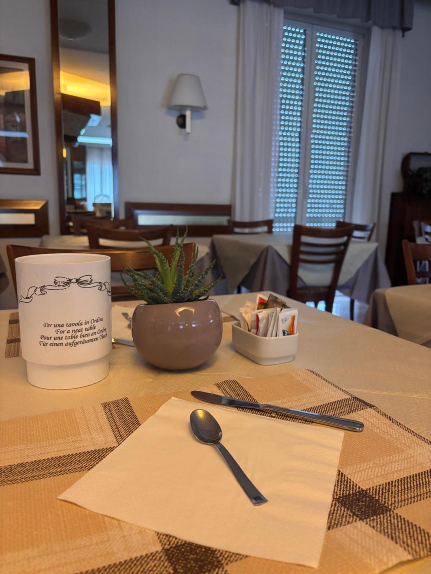 Hotel Crocenzi San Marino Luaran gambar